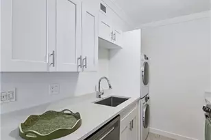 4625 Bayshore Dr, Naples, FL 34112 - Photo 11