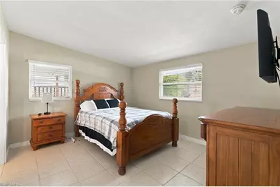 2140 Harbor Ln, Naples, FL 34104 - Photo 17