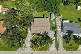 2437 Sunset Ave, Naples, FL 34112 - Photo 3