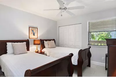 624 Wiggins Bay Dr, Naples, FL 34110 - Photo 9