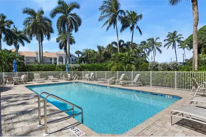 624 Wiggins Bay Dr, Naples, FL 34110 - Photo 15