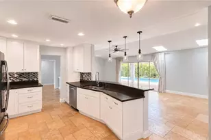 1089 Nottingham Dr, Naples, FL 34109 - Photo 7