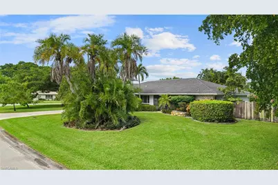 347 Country Club Ln, Naples, FL 34110 - Photo 7