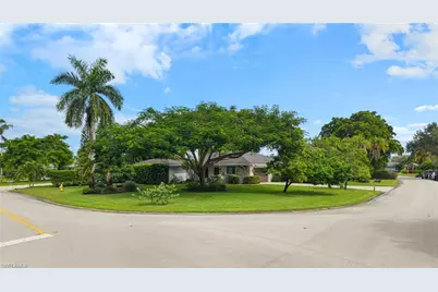 347 Country Club Ln, Naples, FL 34110 - Photo 9