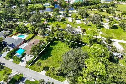 3074 Gordon St, Naples, FL 34112 - Photo 9