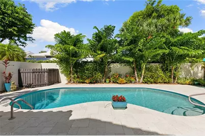 805 Sand Pointe Dr #4, Naples, FL 34108 - Photo 1