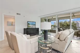 25 Bluebill Ave, Naples, FL 34108 - Photo 5