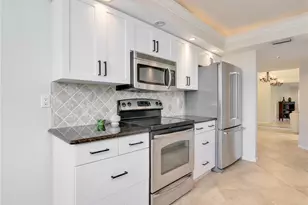25 Bluebill Ave, Naples, FL 34108 - Photo 13