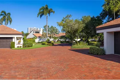 556 Bay Villas Ln, Naples, FL 34108 - Photo 35