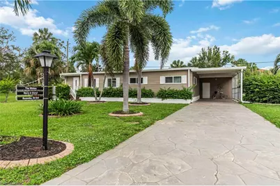 24 Williamsburg Way, Fort Myers, FL 33908 - Photo 1