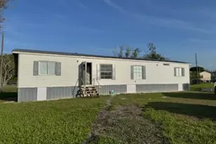 305 Oakmont Ave NW, Moore Haven, FL 33471 - Photo 1