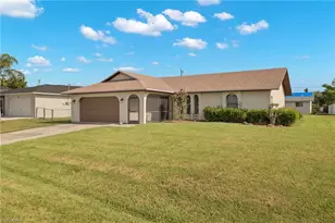 913 SE 27th Terrace, Cape Coral, FL 33904 - Photo 1