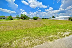 2005 NE 15th St, Cape Coral, FL 33909 - Photo 1