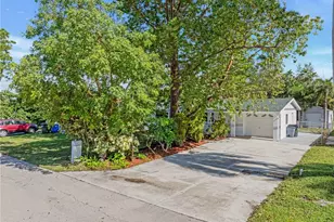 1427 Davis Dr, Fort Myers, FL 33919 - Photo 1