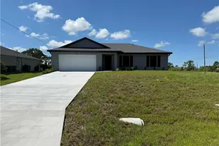 918 NE 33rd Ln, Cape Coral, FL 33909 - Photo 1