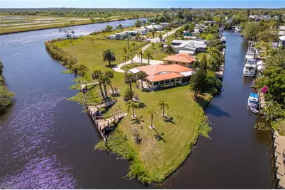 1107 E Anchor Ln, Moore Haven, FL 33471 - Photo 1