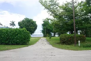 3353 E Riverside Dr, Fort Myers, FL 33916 - Photo 1