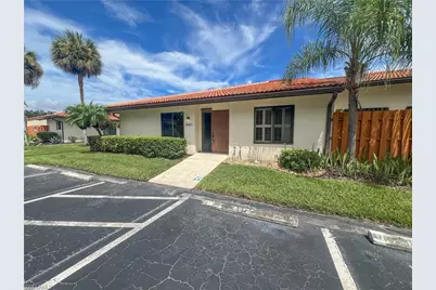 1426 Park Shore Cir #1, Fort Myers, FL 33901 - Photo 1