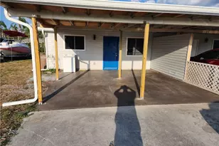 923 SE 23rd Pl, Cape Coral, FL 33990 - Photo 1