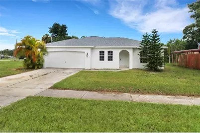 992 Tropical Palm Ave, North Fort Myers, FL 33903 - Photo 1