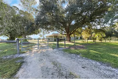 953 Niles St, Fort Denaud, FL 33935 - Photo 1