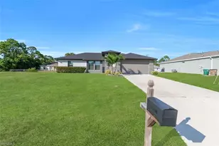 919 NE 35th Ln, Cape Coral, FL 33909 - Photo 1