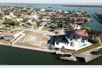 434 Tarpon Ct, Marco Island, FL 34145 - Photo 1