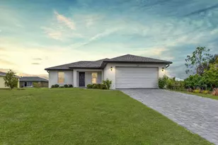 820 NE 44th Ln, Cape Coral, FL 33909 - Photo 1