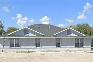 2936 SE Santa Barbara Pl, Cape Coral, FL 33904 - Photo 1