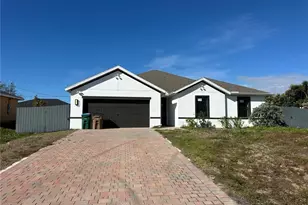 1304 NE 9th Pl, Cape Coral, FL 33909 - Photo 1