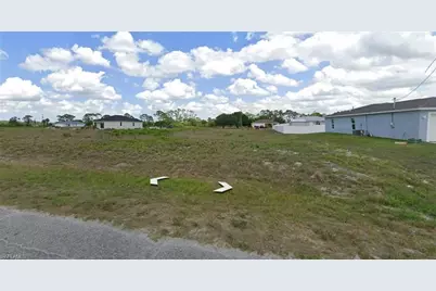 9046 Green Cir, Labelle, FL 33935 - Photo 1