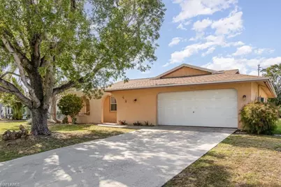 922 SE 25th Ln, Cape Coral, FL 33904 - Photo 1