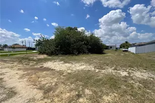 1330 NE 7th Pl, Cape Coral, FL 33909 - Photo 1