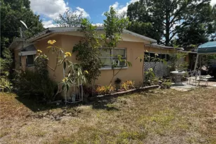 376 Kingston Dr E, Fort Myers, FL 33905 - Photo 1