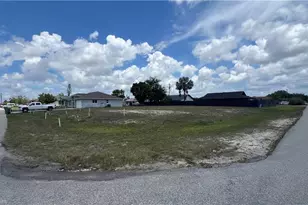19 NE 9th Pl, Cape Coral, FL 33909 - Photo 1