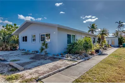 1112 SE 39th Ter, Cape Coral, FL 33904 - Photo 1