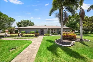 8713 Crest Ln, Fort Myers, FL 33907 - Photo 1