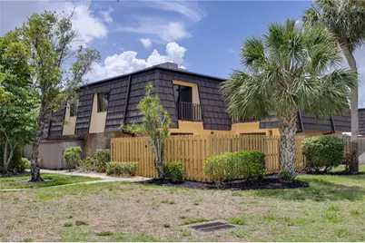 4047 Sandlewood Ln #3, Fort Myers, FL 33907 - Photo 1