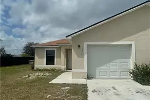 1044 NE 8th Pl, Cape Coral, FL 33909 - Photo 1