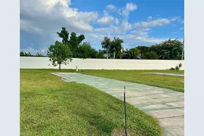 60 Poplar Pl, Fort Myers, FL 33908 - Photo 1