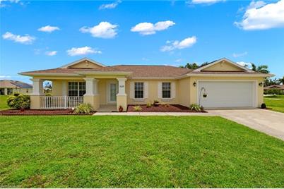 1623 NE 7th Ave, Cape Coral, FL 33909 - Photo 1