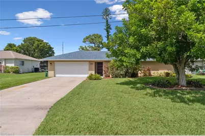 3726 SE Santa Barbara Pl, Cape Coral, FL 33904 - Photo 1