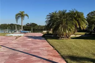 321 Shoreland Dr, Fort Myers, FL 33905 - Photo 1