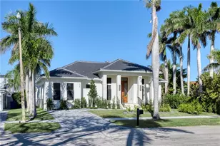 629 10th St N, Naples, FL 34102 - Photo 1