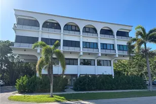 700 11th St S, Naples, FL 34102 - Photo 1
