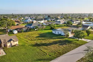 421 SW 41st St, Cape Coral, FL 33914 - Photo 1