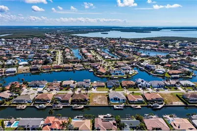 152 Gulfport Ct, Marco Island, FL 34145 - Photo 1