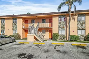 2700 Park Windsor Dr, Fort Myers, FL 33901 - Photo 1