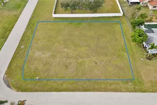 424 SE 14th St, Cape Coral, FL 33990 - Photo 1