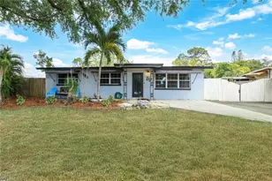 986 Coconut Cir W, Naples, FL 34104 - Photo 1